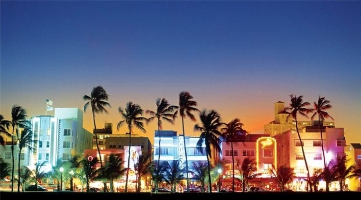 Avenida Ocean Drive Miami de noite