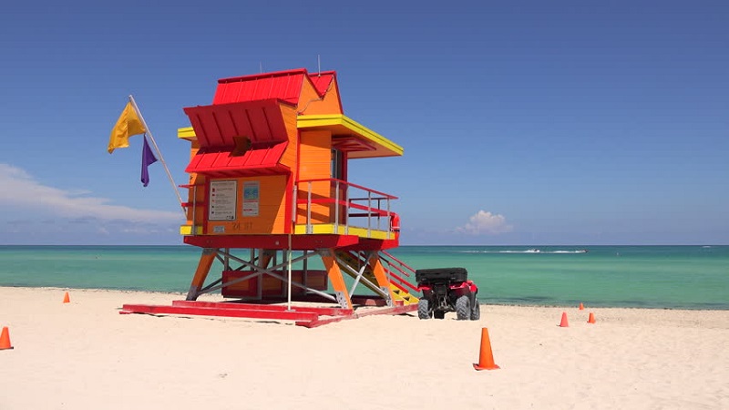 Cabanas dos salva-vidas em South Beach Miami