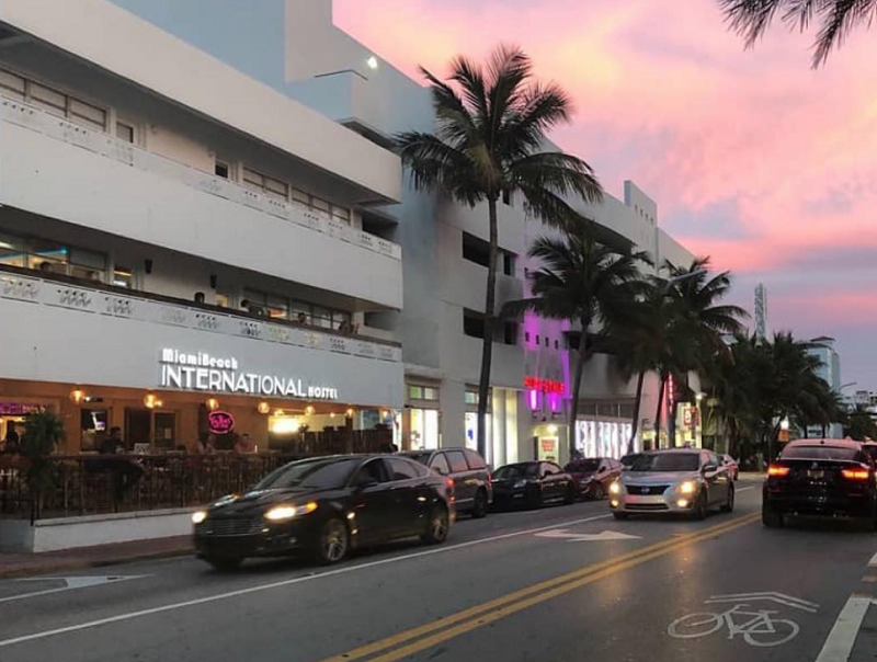Fachada do Miami Beach International Hostel