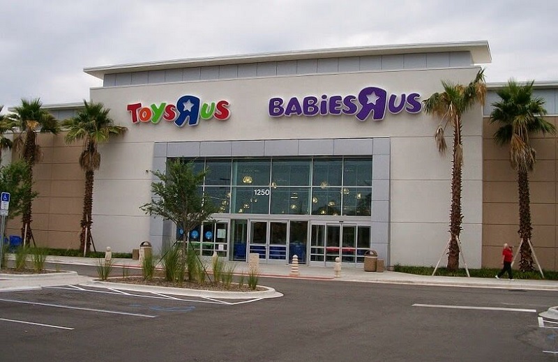 Loja Toys R Us no Millenia Plaza em Orlando